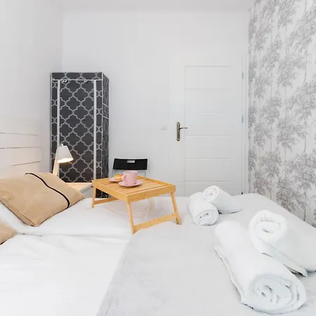 Stylish Rajska With Free Parking In Downtown By Renters Appartement *