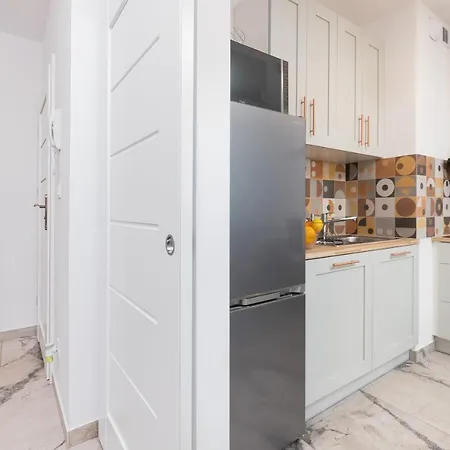 Stylish Rajska With Free Parking In Downtown By Renters Gdansk