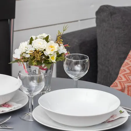 Stylish Rajska With Free Parking In Downtown By Renters *