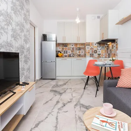 Stylish Rajska With Free Parking In Downtown By Renters Apartment *
