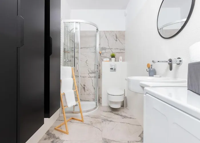 Stylish Rajska With Free Parking In Downtown By Renters Gdańsk