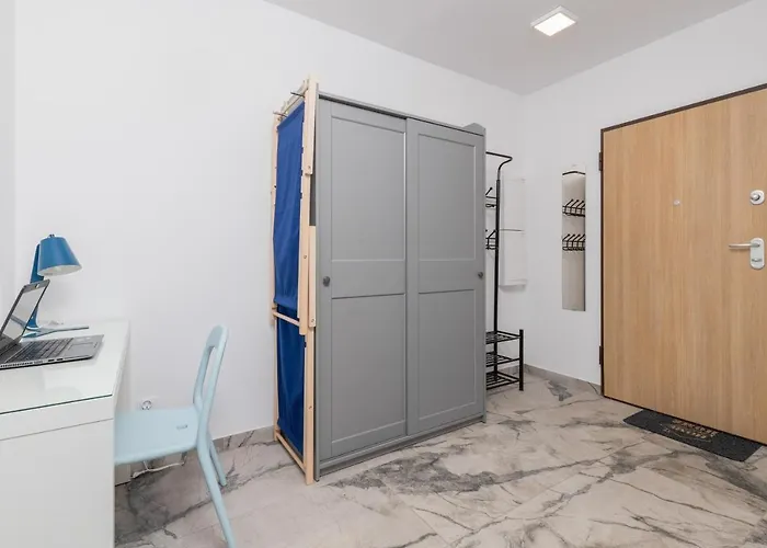 Stylish Rajska With Free Parking In Downtown By Renters Gdańsk