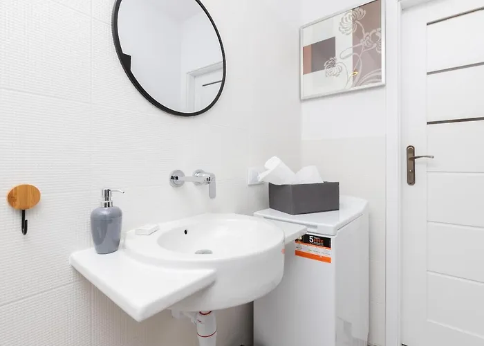 Stylish Rajska With Free Parking In Downtown By Renters Apartament