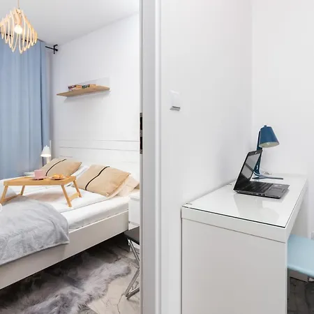 Stylish Rajska With Free Parking In Downtown By Renters Lejlighed *